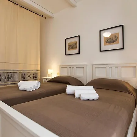 P.umberto Old Town Апартаменты